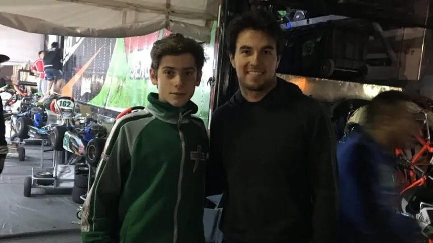 Colapinto publicó una imagen de su infancia con Checo Pérez y el mexicano reaccionó