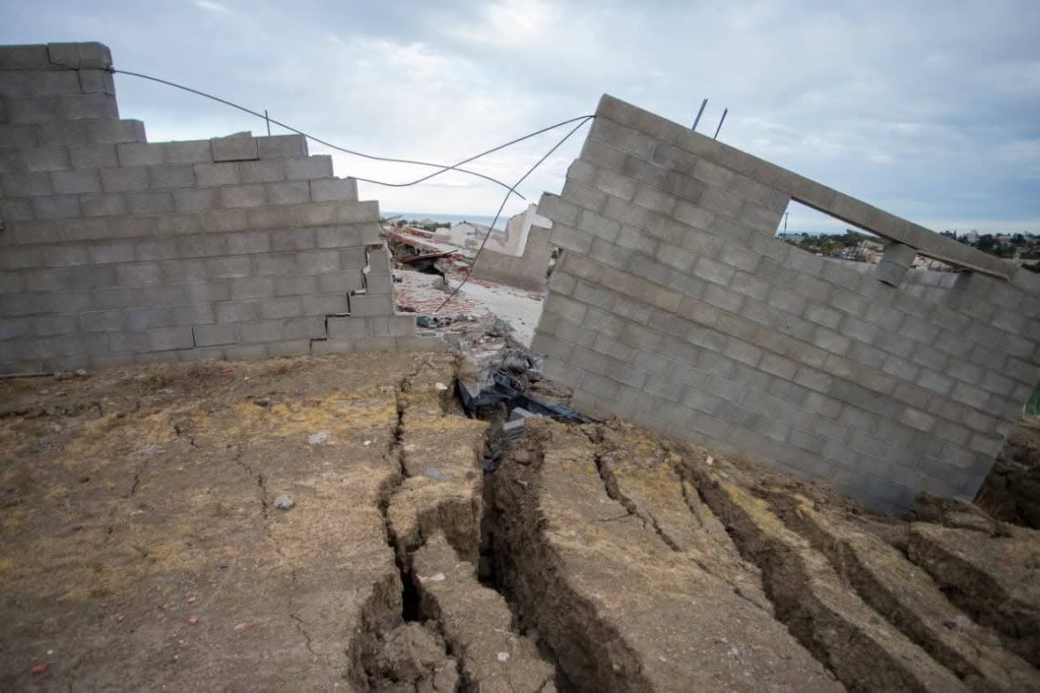 Comodoro Rivadavia: más de 250 familias evacuadas por el desplazamiento de un cerro