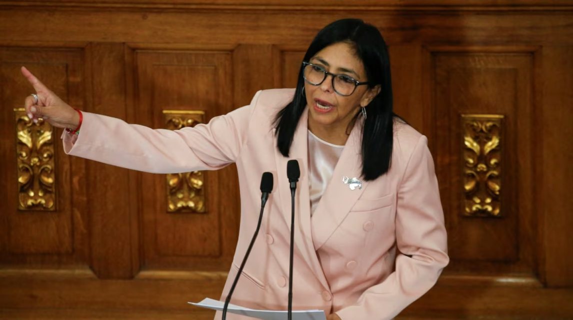Delcy Rodríguez, quien reemplazaría a Nicolás Maduro en Venezuela, estaría en Rusia