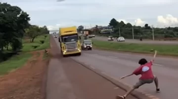 Detienen a un joven que se lanzaba frente a camiones para sumar seguidores en TikTok