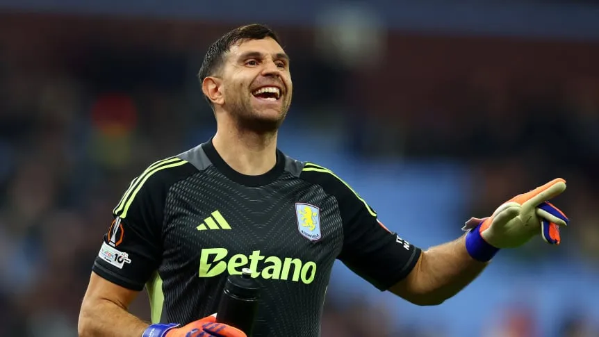 El Dibu,en la mira del Inter:comenzaron las negociaciones para su llegada