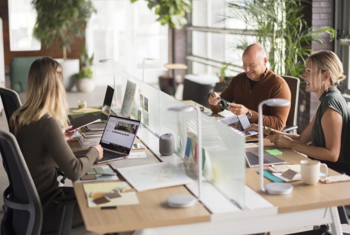 ENERO | Liderar en modo verano: presencia, continuidad