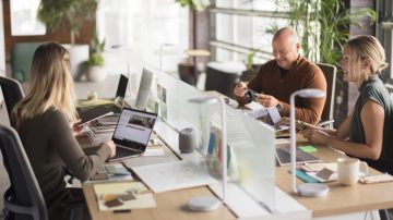 ENERO | Liderar en modo verano: presencia, continuidad
