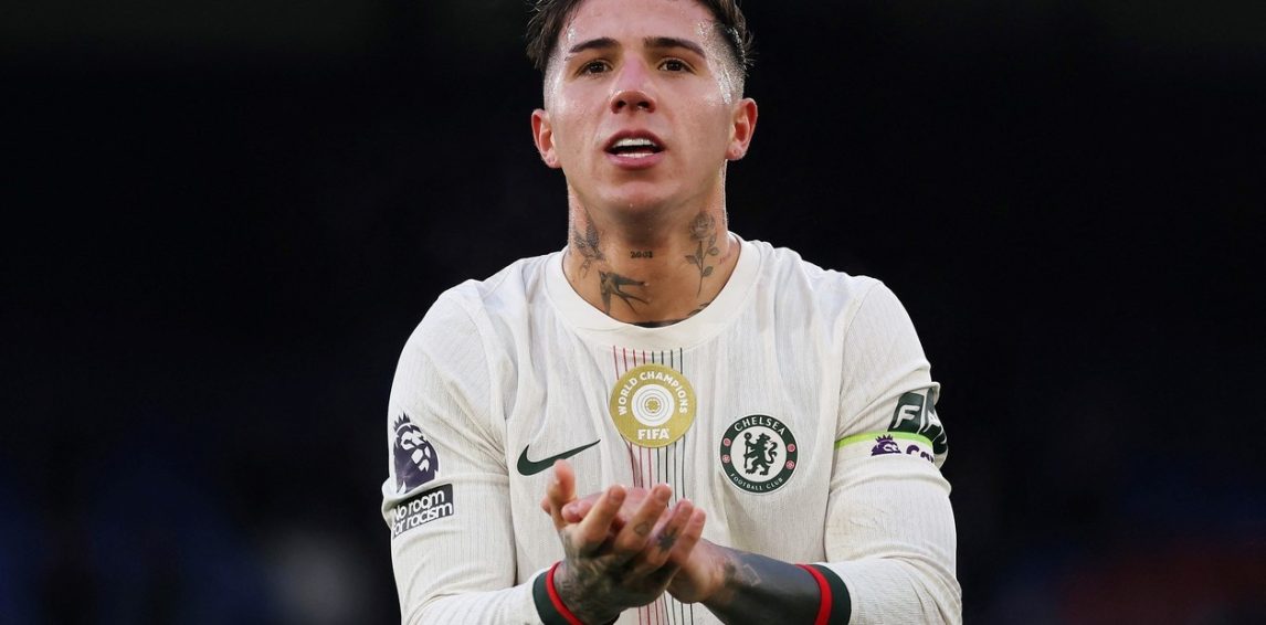 El gol de Enzo Fernández impulsó a Chelsea a zona de Champions