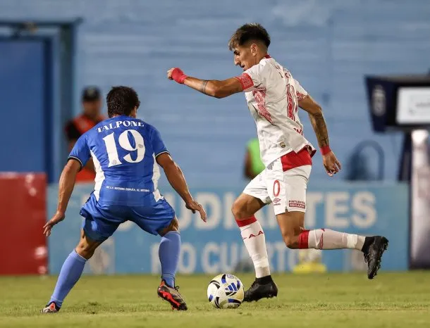 Empate sin emociones entre Estudiantes RC y Argentinos por el Apertura