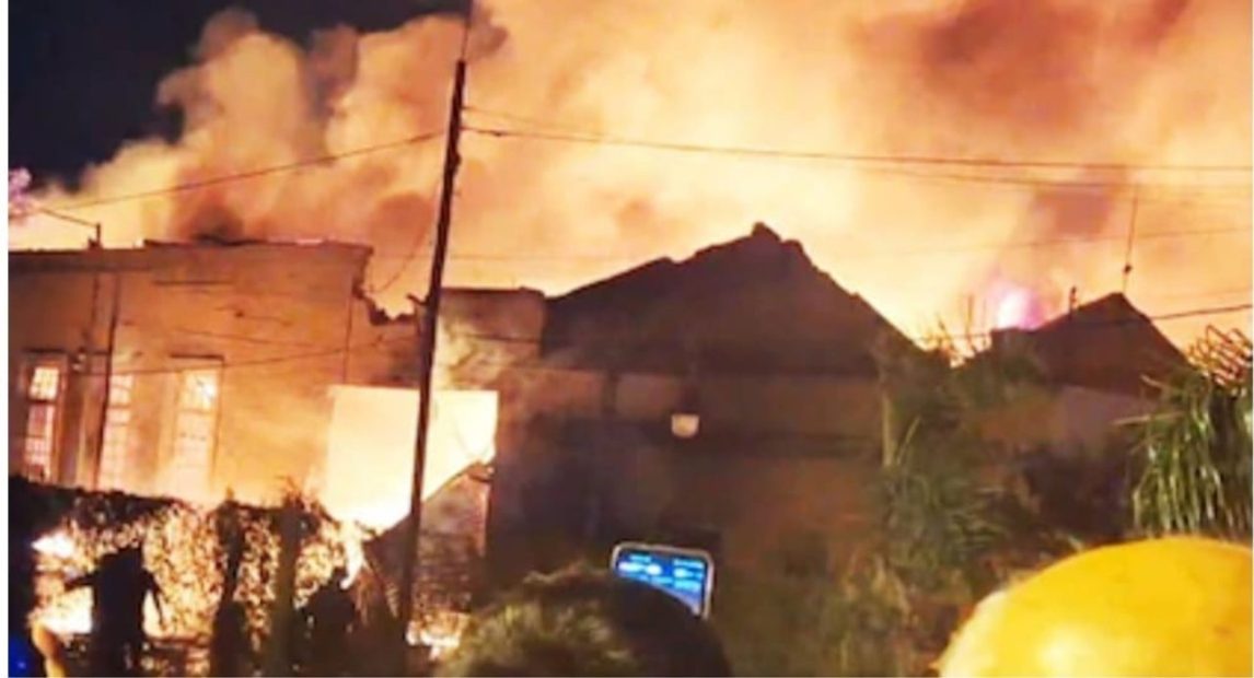 Videos: explosión y terrible incendio en una fábrica química de San Fernando