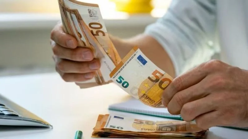 Le depositaron 330 veces su sueldo por error, renunció y la Justicia determinó que no cometió delito