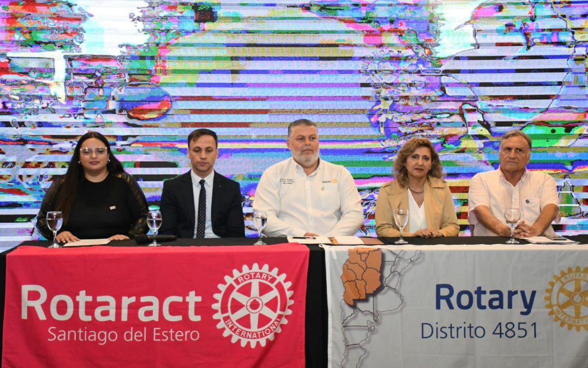 Fuentes participó de la entrega de sillas de ruedas impulsado por el Rotary Club