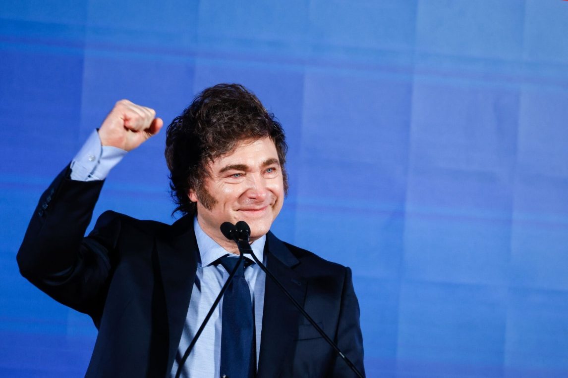 Debut y despedida: le suspendieron la cuenta de X en inglés a Javier Milei