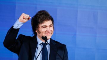 Debut y despedida: le suspendieron la cuenta de X en inglés a Javier Milei