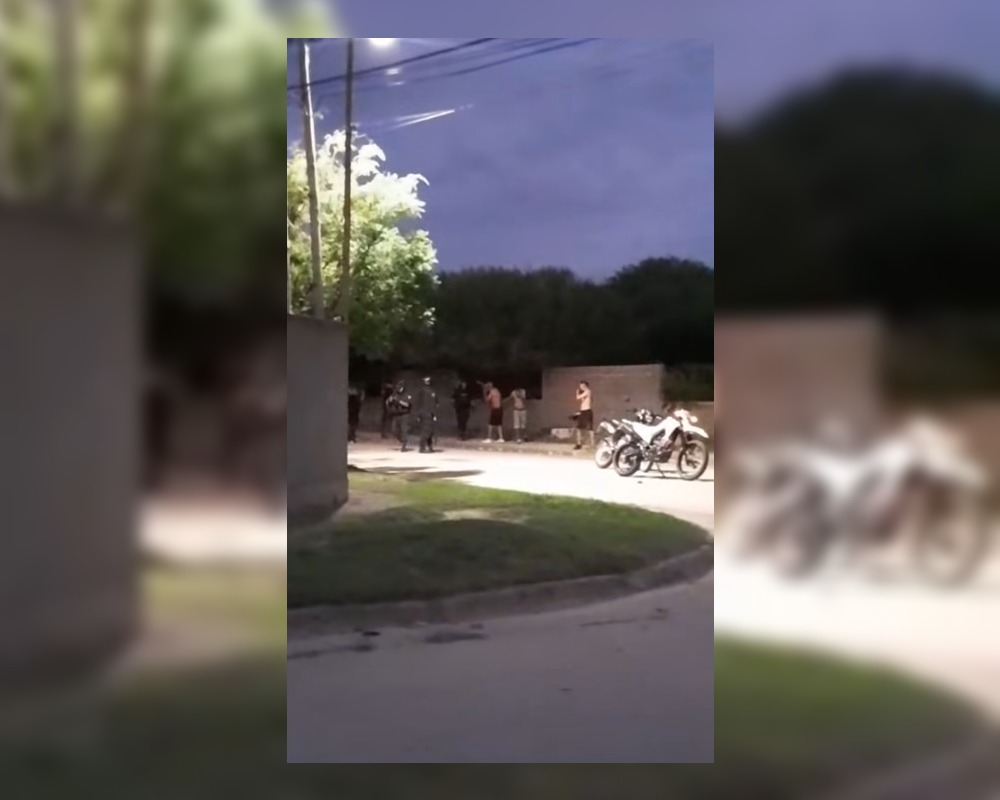 VIDEO. Violento enfrentamiento entre grupos rivales alteró la calma en el barrio Los Flores