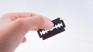 Escándalo en la comisaría: un detenido aseguró haberse tragado una hoja de afeitar para pedir su traslado