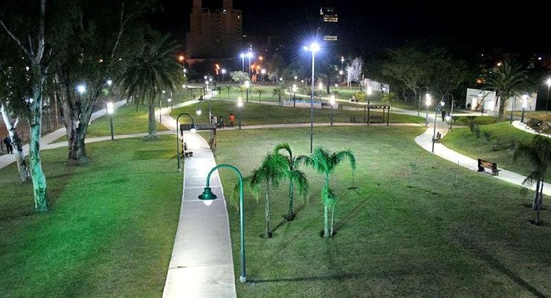Parque Oeste: se acercó a pedir fuego para encender un cigarrillo y lo apuñalaron