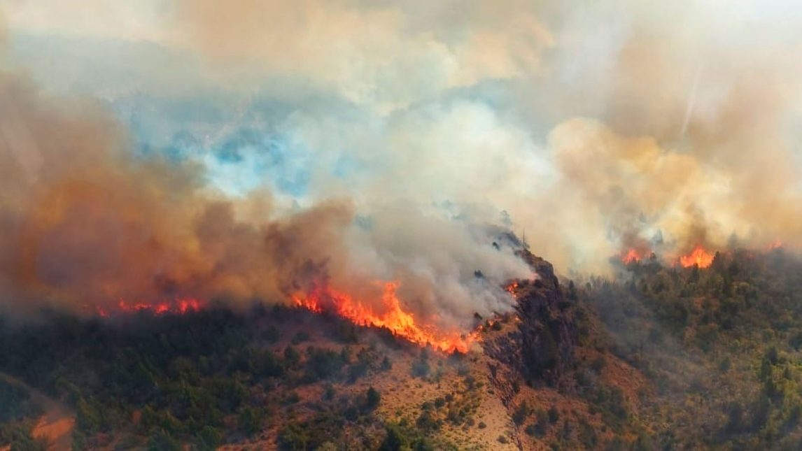 Alerta máxima en Chubut: se reactivaron los incendios forestales por los vientos y las altas temperaturas