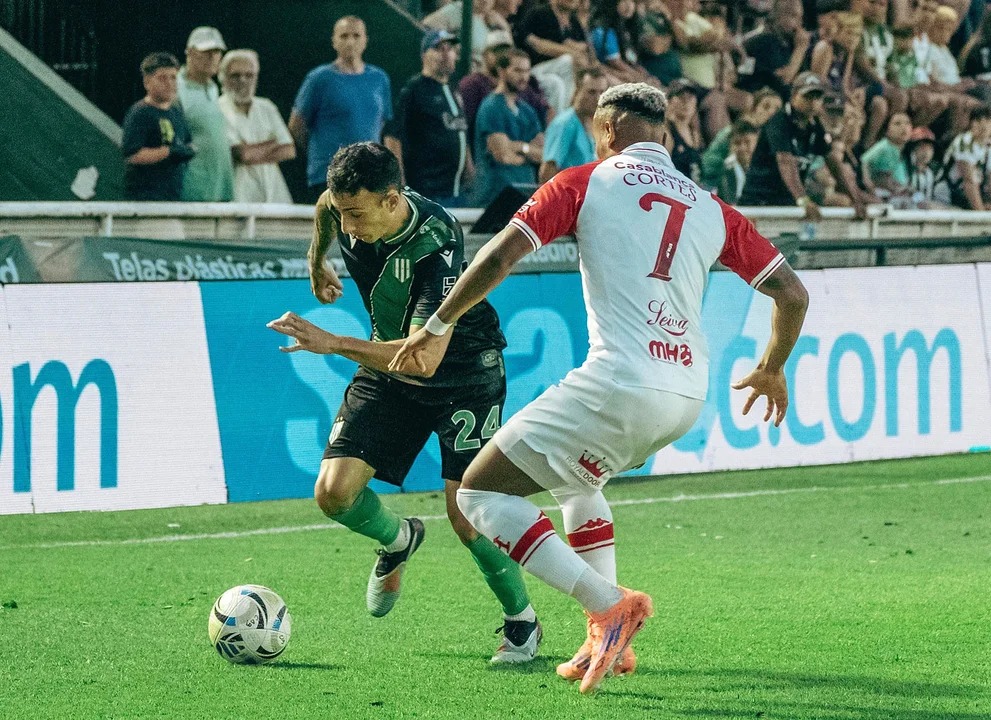 Huracán rescató un valioso empate sobre el final ante Banfield