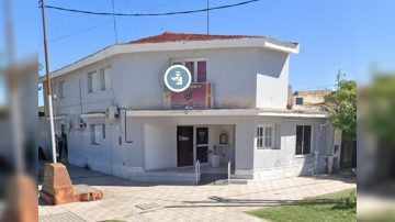 Un hombre con problemas mentales tomó del pelo y arrastró a su vecina