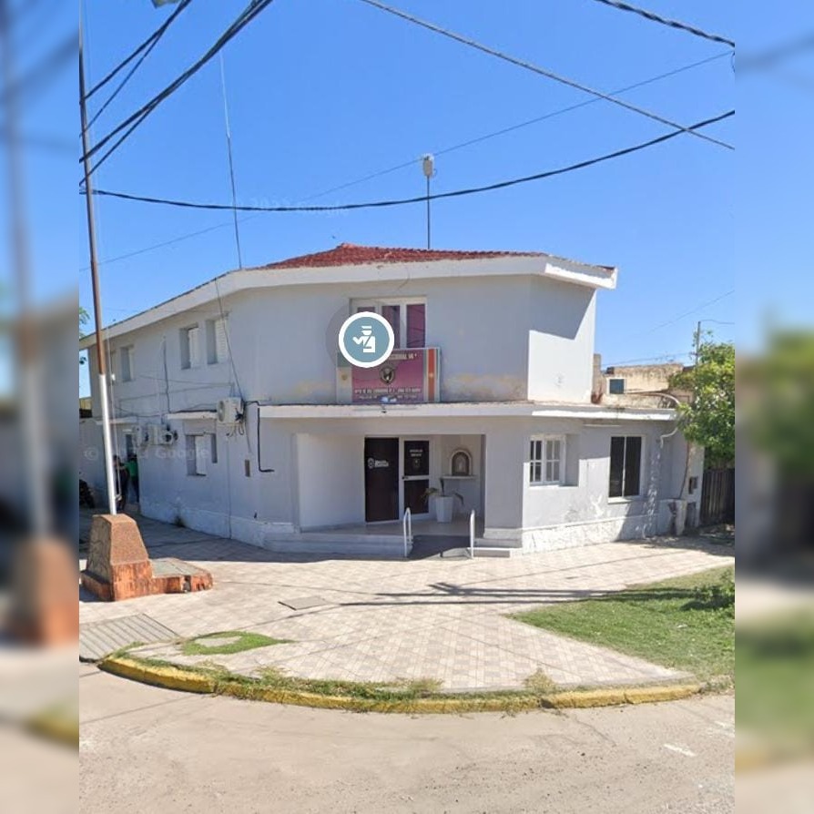 Un hombre con problemas mentales tomó del pelo y arrastró a su vecina