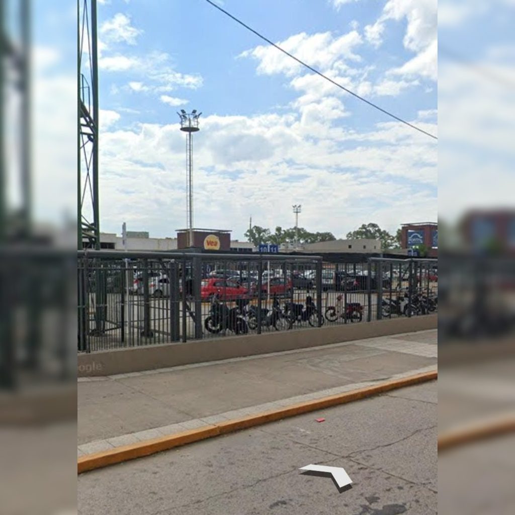 Bajó en el supermercado, regresó a su casa y le faltaba la mochila con $1.300.000 pesos y USD600