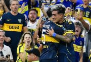 Boca arrancó el torneo con un trabajado triunfo ante Riestra en la Bombonera