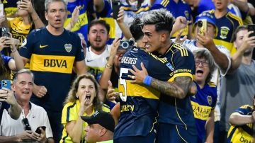 Boca arrancó el torneo con un trabajado triunfo ante Riestra en la Bombonera