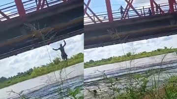 Peligro: adolescentes desafían a la crecida del río arrojándose desde el puente Carretero