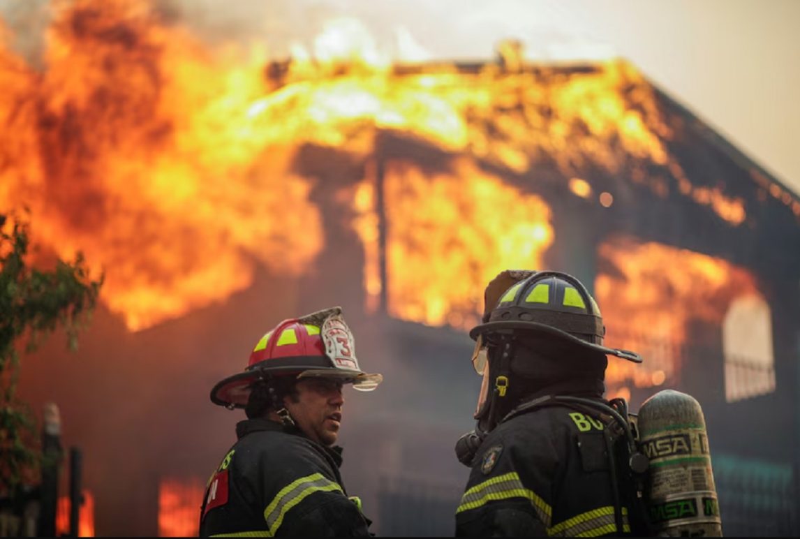 Devastadores incendios en el sur de Chile: al menos 16 muertos y más de 50.000 evacuados