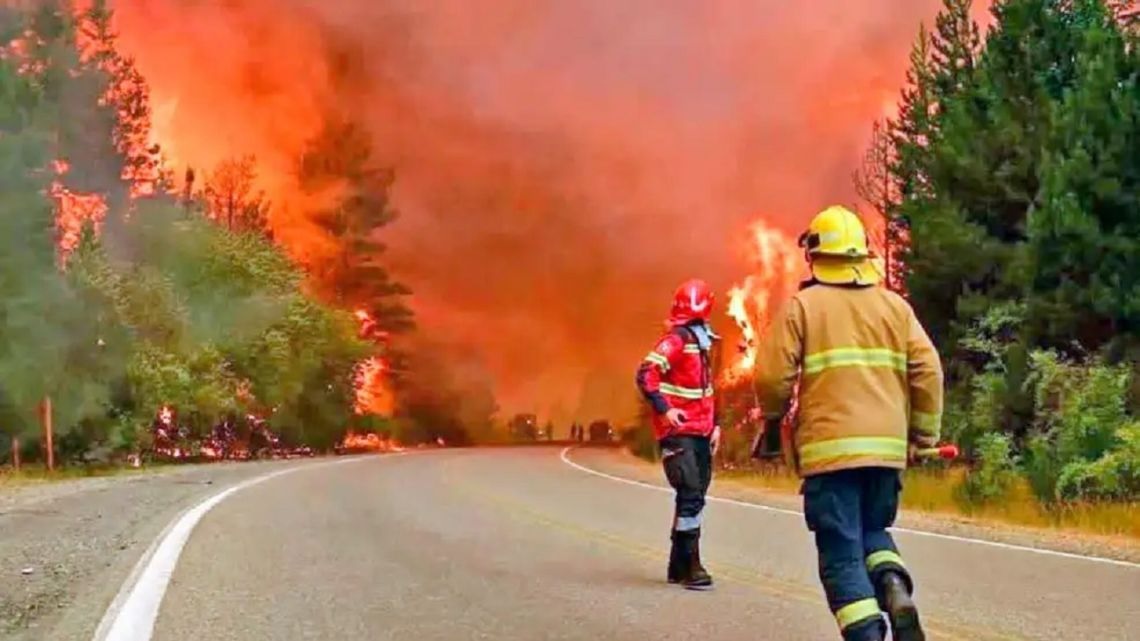El Gobierno destina más de $100 mil millones a Bomberos Voluntarios ante los incendios en la Patagonia
