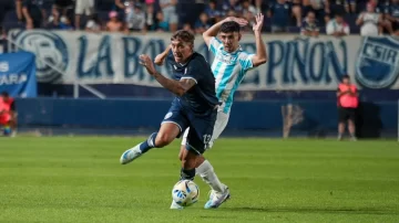 Independiente Rivadavia debutó con un triunfo ante el Decano en una noche marcada por el temporal