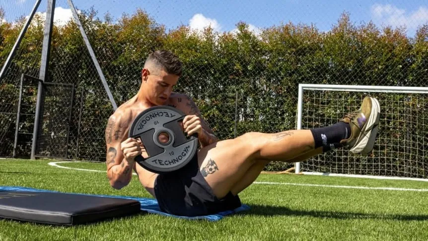 James Rodríguez: sin club y entrenándose solo a meses del Mundial