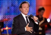 Escándalo internacional: Julio Iglesias denunciado por abuso sexual por dos exempleadas