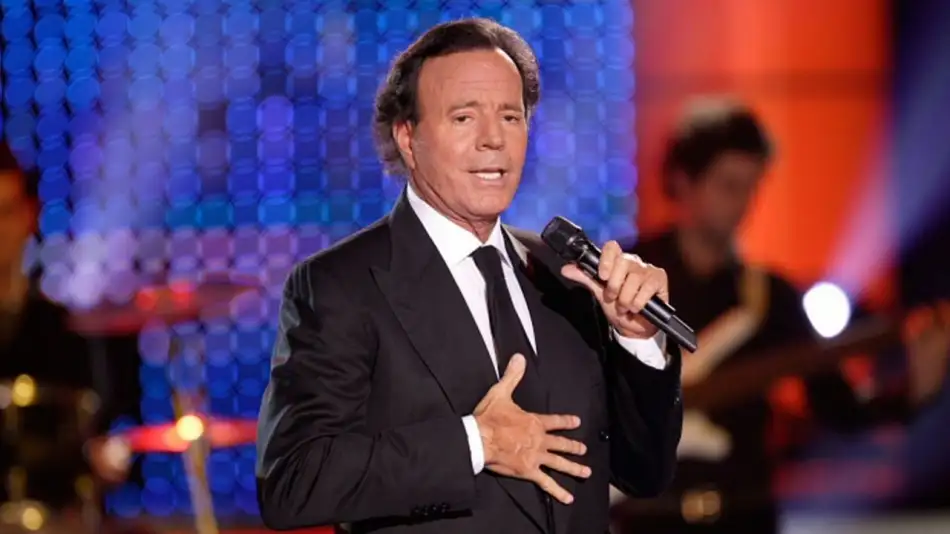 Escándalo internacional: Julio Iglesias denunciado por abuso sexual por dos exempleadas
