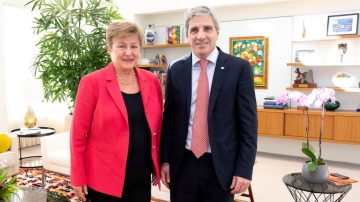 Caputo mantuvo una reunión con la titular del FMI en Davos