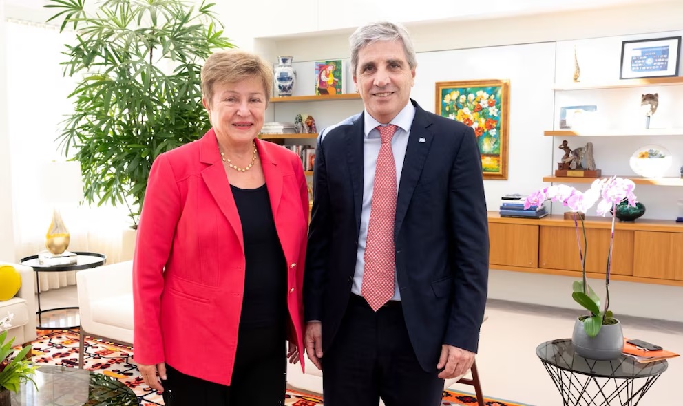 Caputo mantuvo una reunión con la titular del FMI en Davos