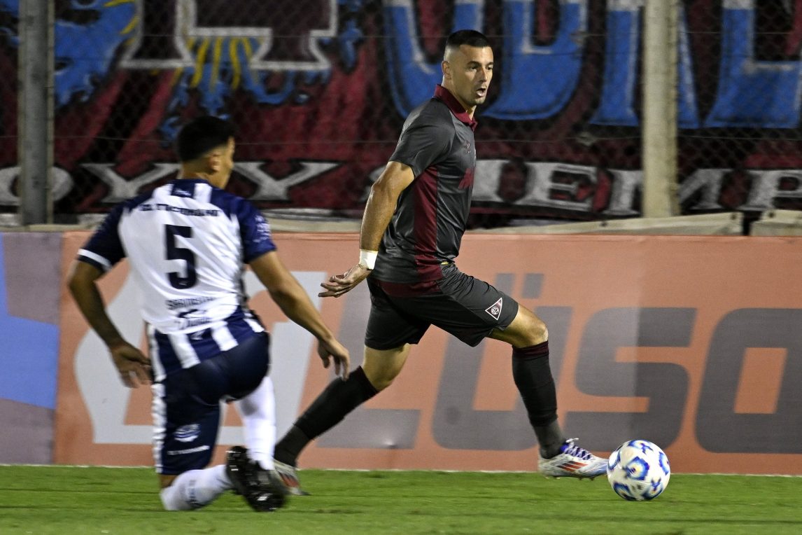 EN VIVO: Sarmiento reaccionó con el Coco Roldán pero Lanús volvió a pegar y le gana 3 a 1