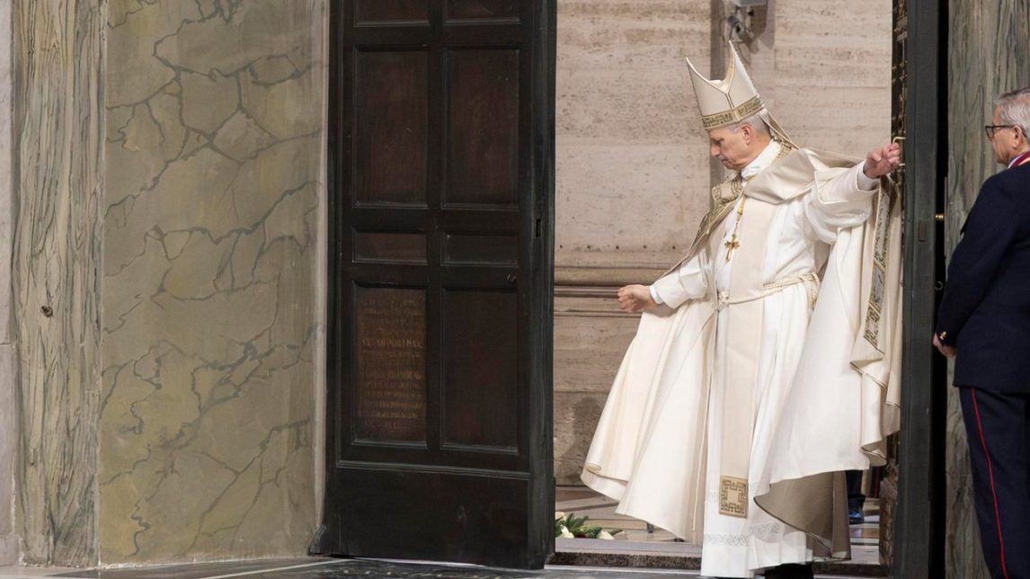 León XIV clausuró el Jubileo de la Esperanza con el cierre de la Puerta Santa en el Vaticano