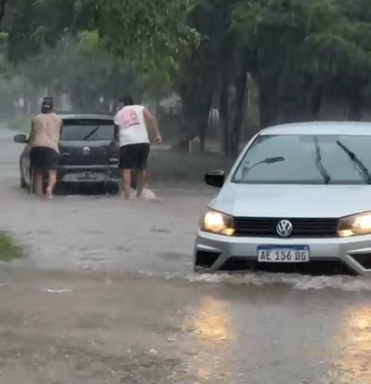 Intensa lluvia en la Capital santiagueña: anuncian clima crítico durante toda la noche