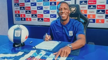 Luis Advíncula fue presentado oficialmente en Alianza Lima como nuevo refuerzo