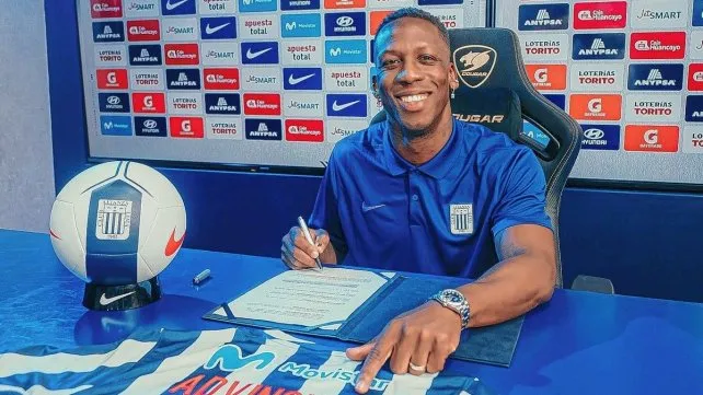 Luis Advíncula fue presentado oficialmente en Alianza Lima como nuevo refuerzo