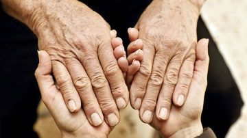 Se negó a darle dinero a su hijo de 34 años y este la golpeó con el bastón