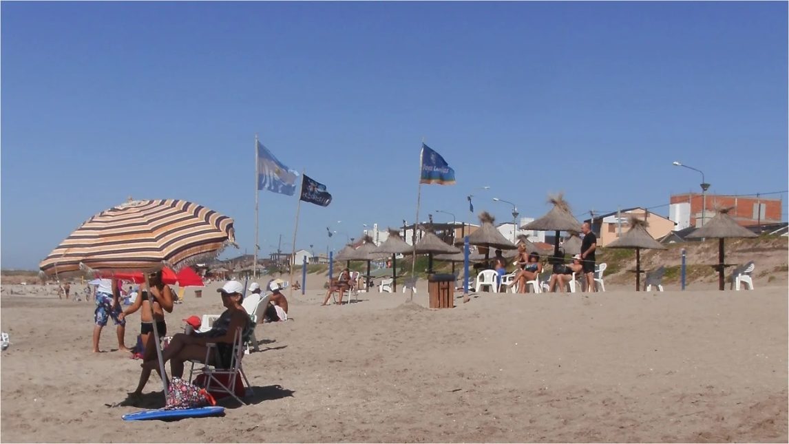 “¡No se metan al agua!”: más momentos de tensión se vivieron tras la repentina crecida del mar