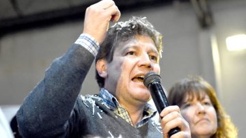 “Nada que festejar”: El gobernador Melella rechazó la eliminación de aranceles a la importación de celulares