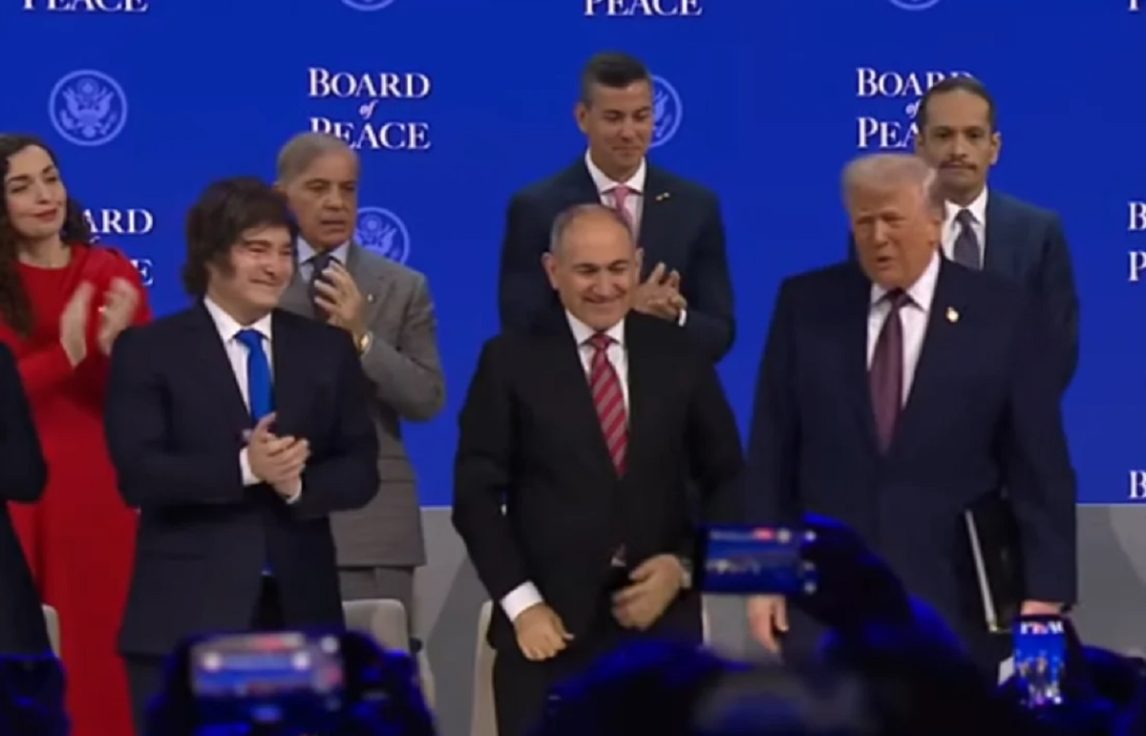 Milei firmó la integración al Consejo de la Paz creado por Trump y aseguró que no pagará los 1000 millones de dólares por la plaza