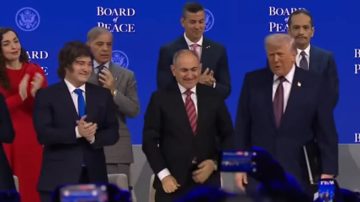 Milei firmó la integración al Consejo de la Paz creado por Trump y aseguró que no pagará los 1000 millones de dólares por la plaza