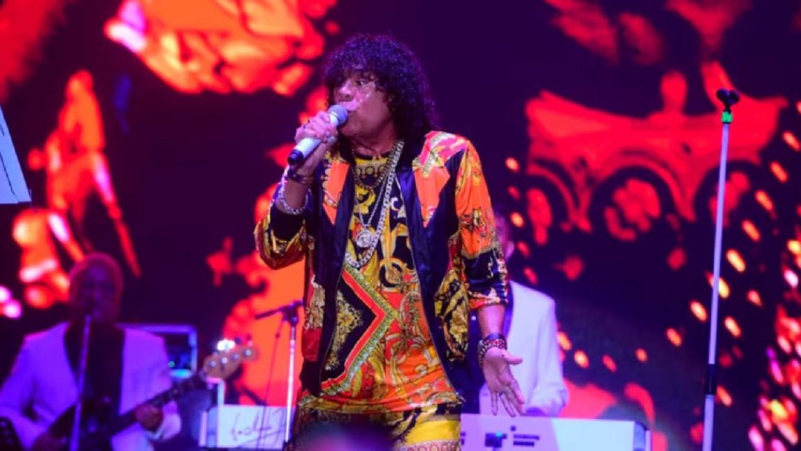 Patrimonio nacional: La Mona Jiménez cumplió 75 años y lo celebró como un verdadero rockstar