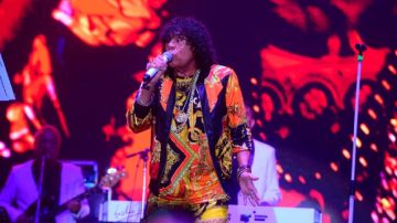 Patrimonio nacional: La Mona Jiménez cumplió 75 años y lo celebró como un verdadero rockstar