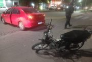 Motociclista herido tras impactar contra un automóvil