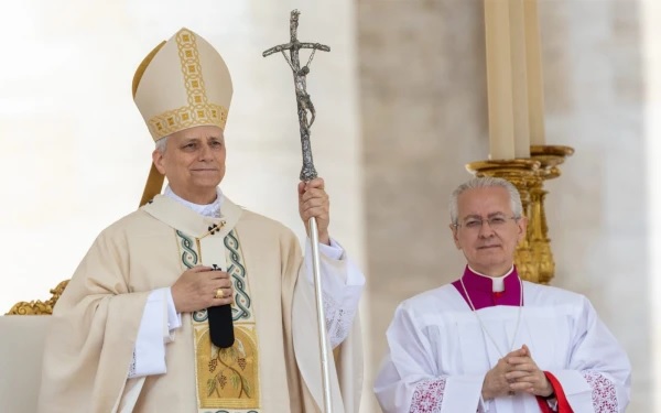 Revelan detalles inéditos de la nueva férula papal que estrenó León XIV