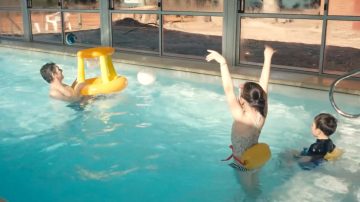 La ANMAT prohibió el uso de un conocido desinfectante para piletas