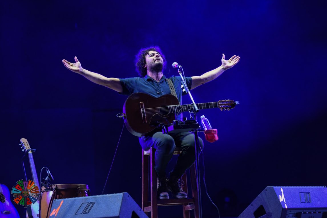 Raly Barrionuevo enamoró al público de Cosquín y se disculpó por sus dichos en Jesús María