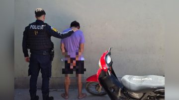 En plena “juntada”, detuvieron a un sujeto que robó en un maxikiosco en una moto prestada